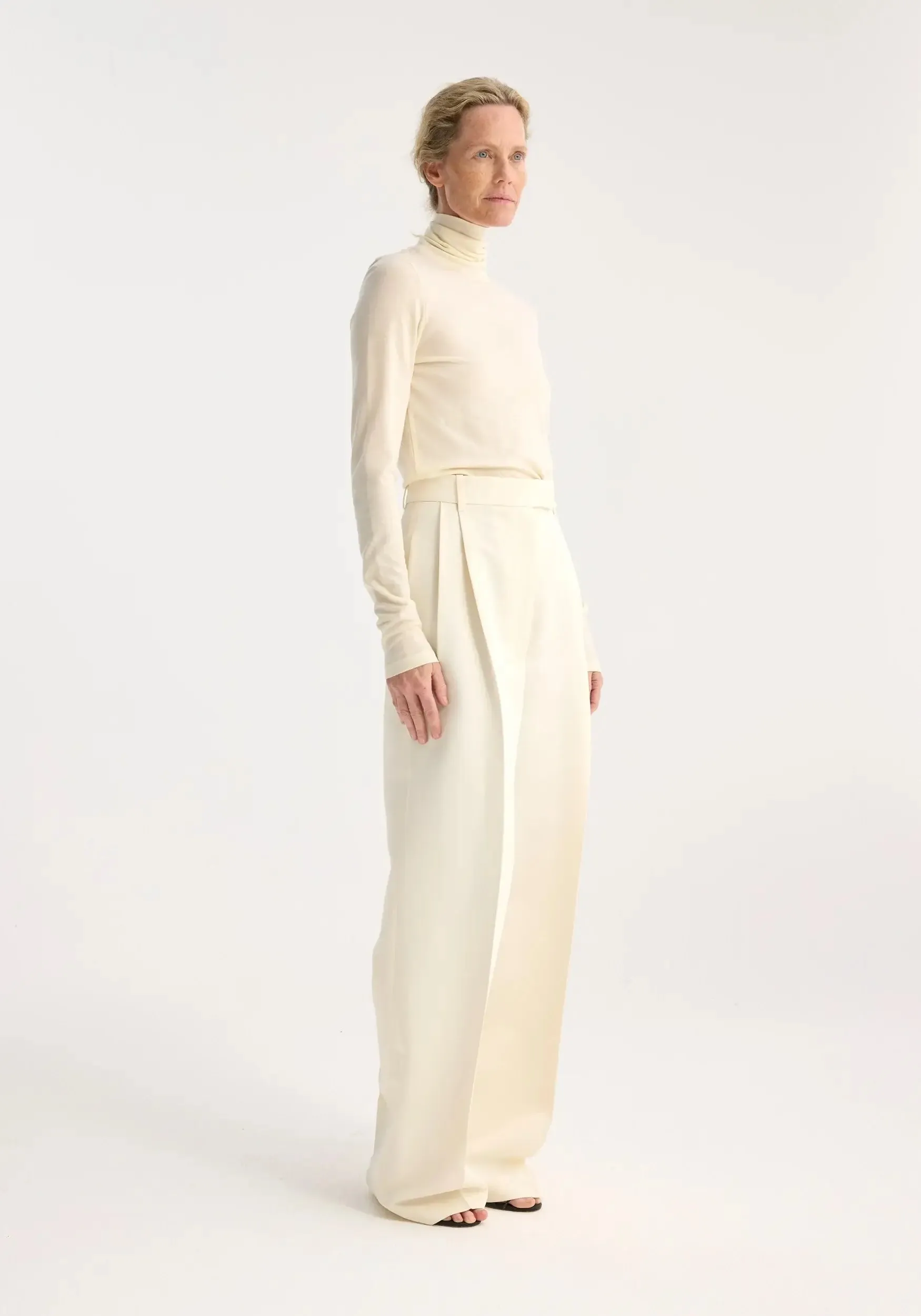 HIGH-WAIST TAILORED TROUSERS