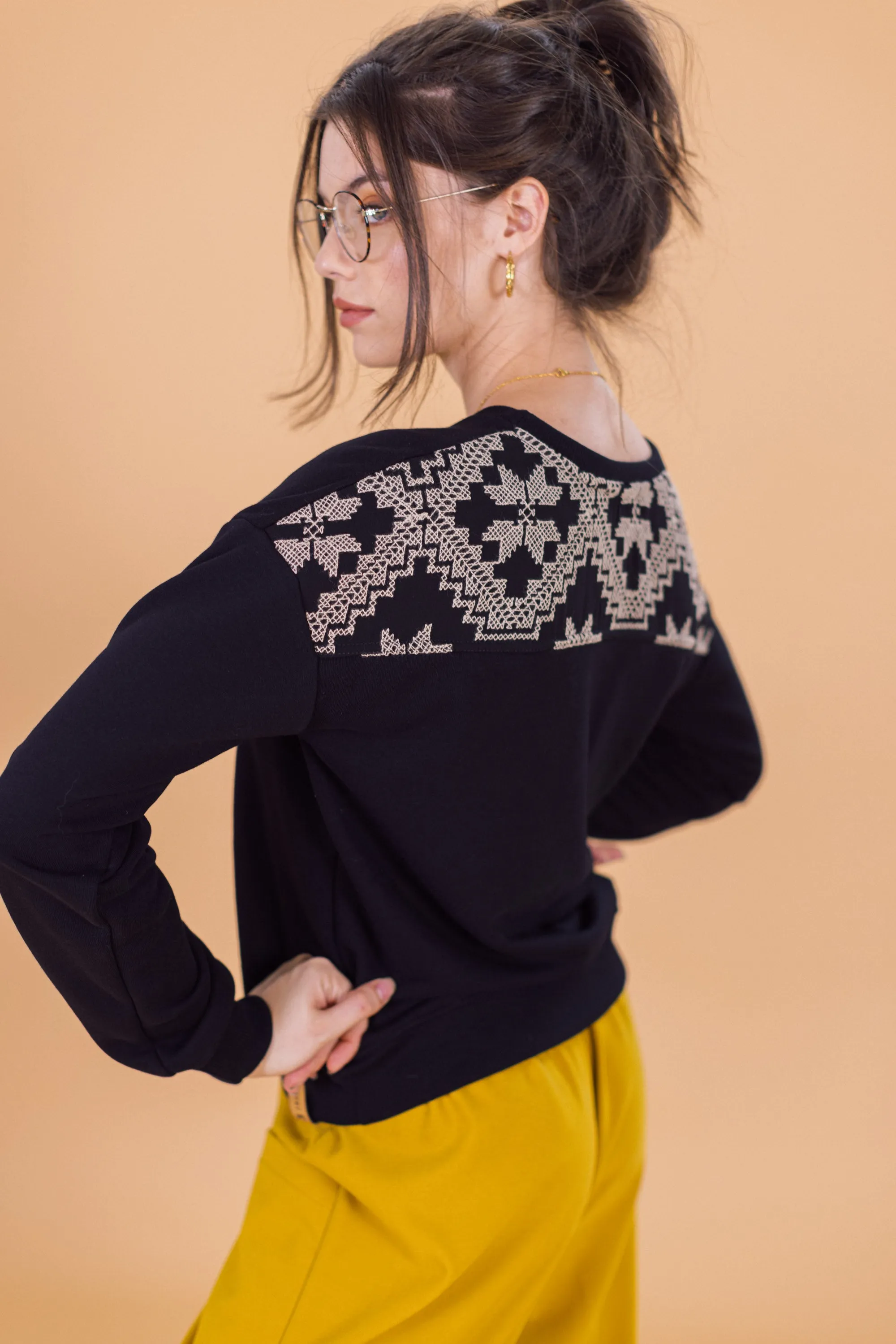 Sweater Merlin Black Embroidered