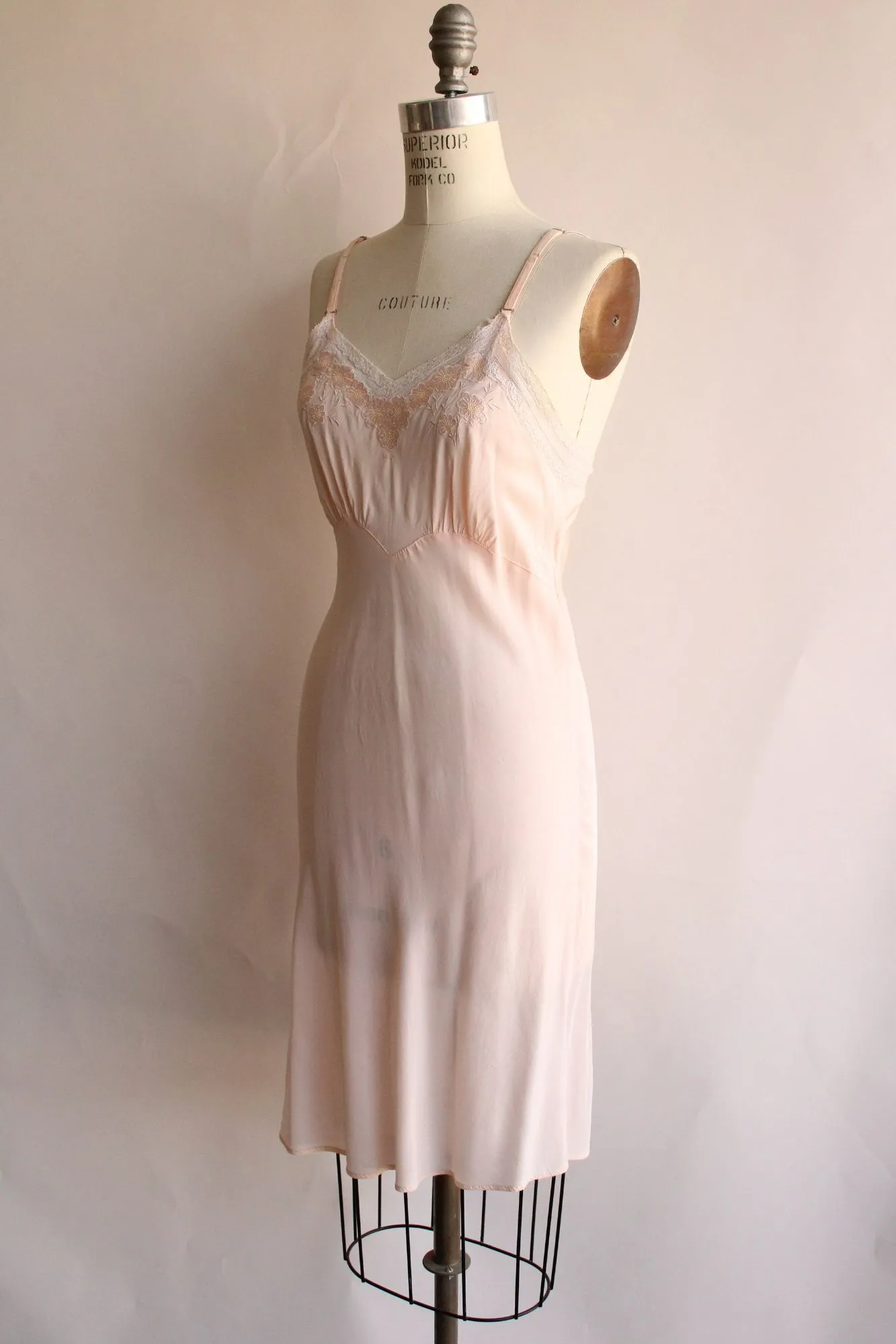 Vintage 1940s 1950s  Lady Lynne Blush Pink Rayon with Flower Appliques Full Slip