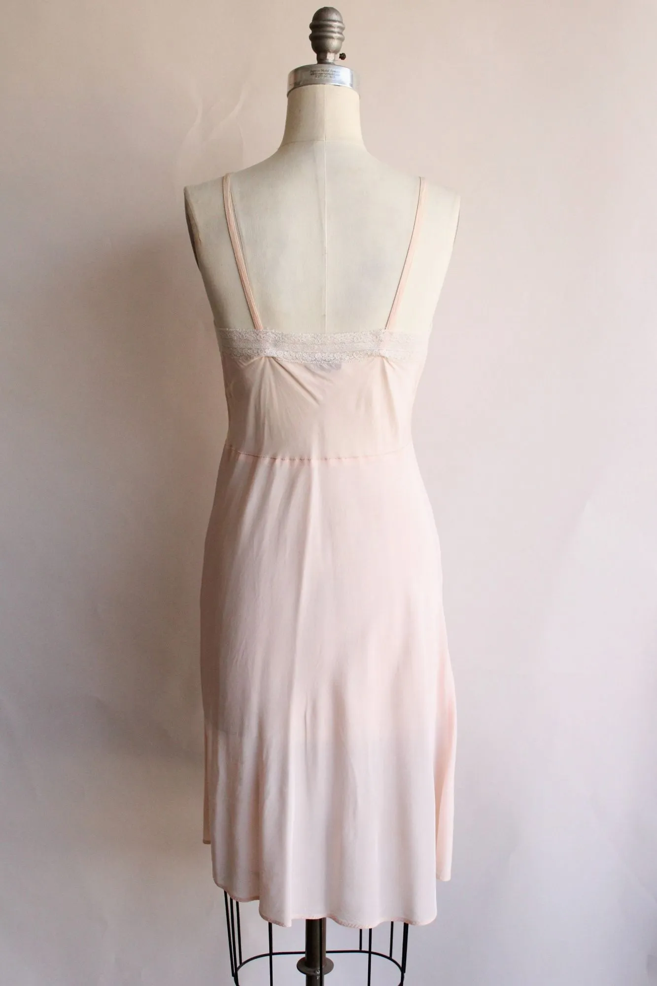 Vintage 1940s 1950s  Lady Lynne Blush Pink Rayon with Flower Appliques Full Slip