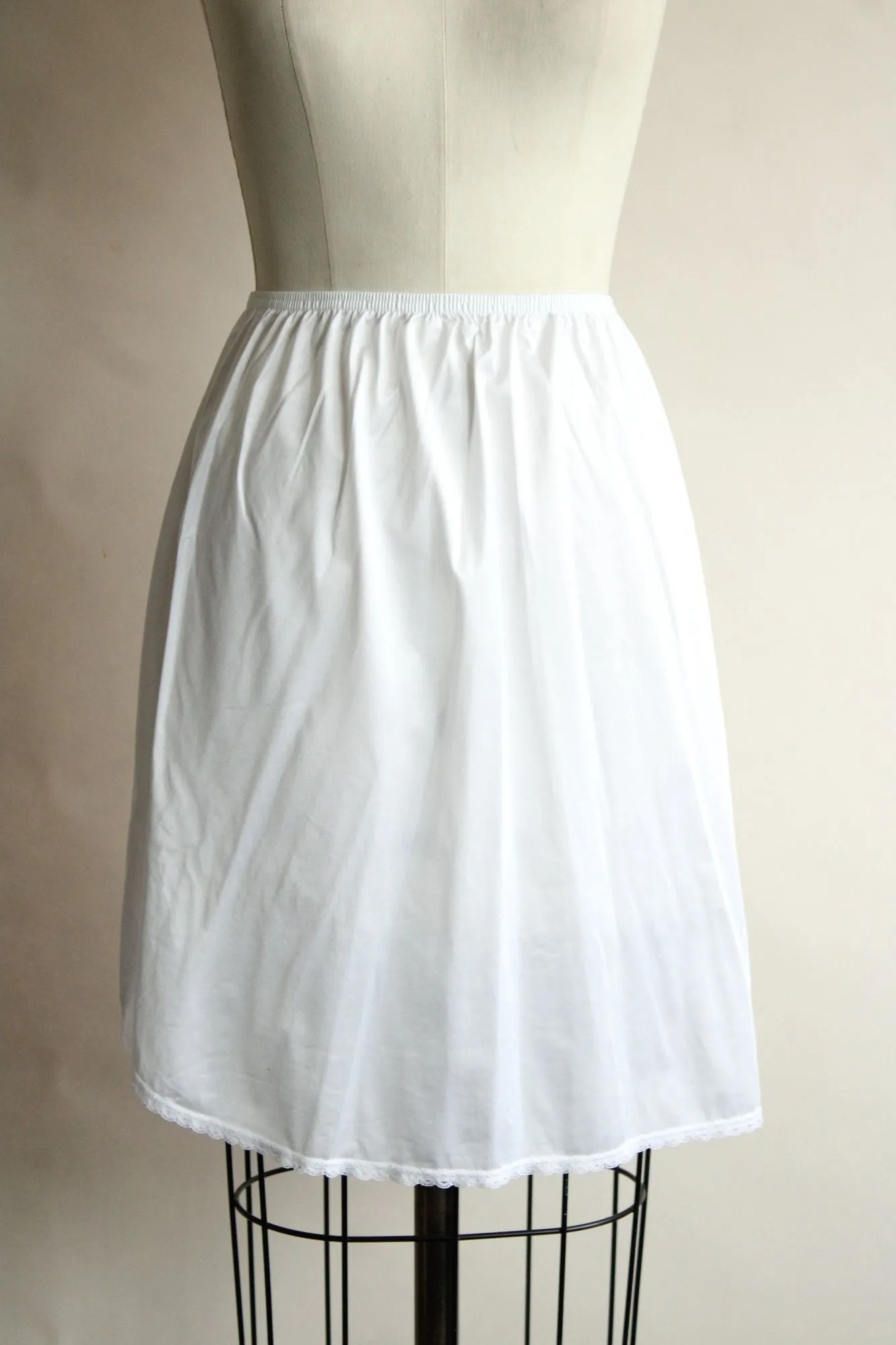 Vintage 1990s Vanity Fair White Nylon Half Slip With Lace Trim